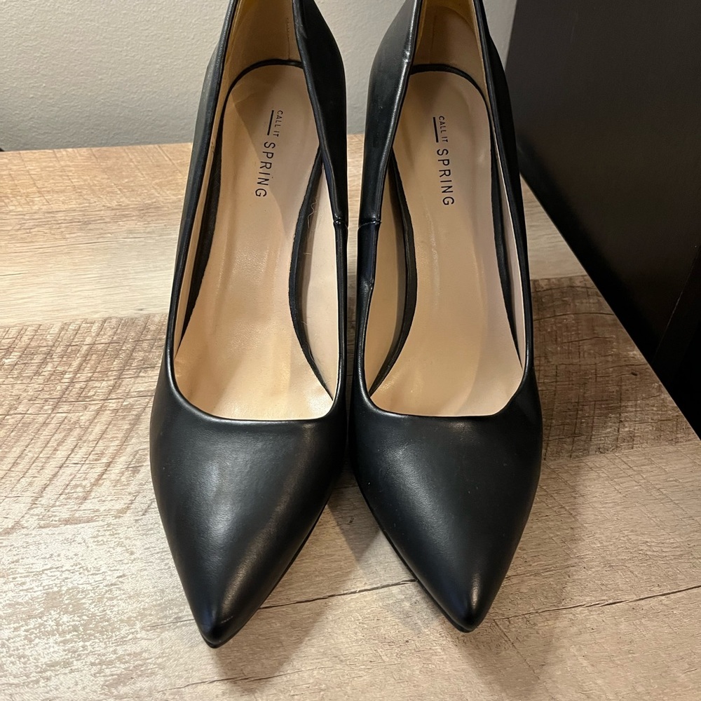 Black pumps 9